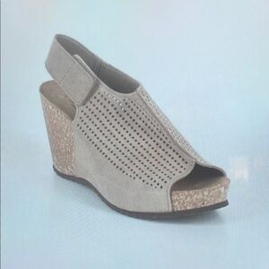 Elegant Beige Wedge Sandals